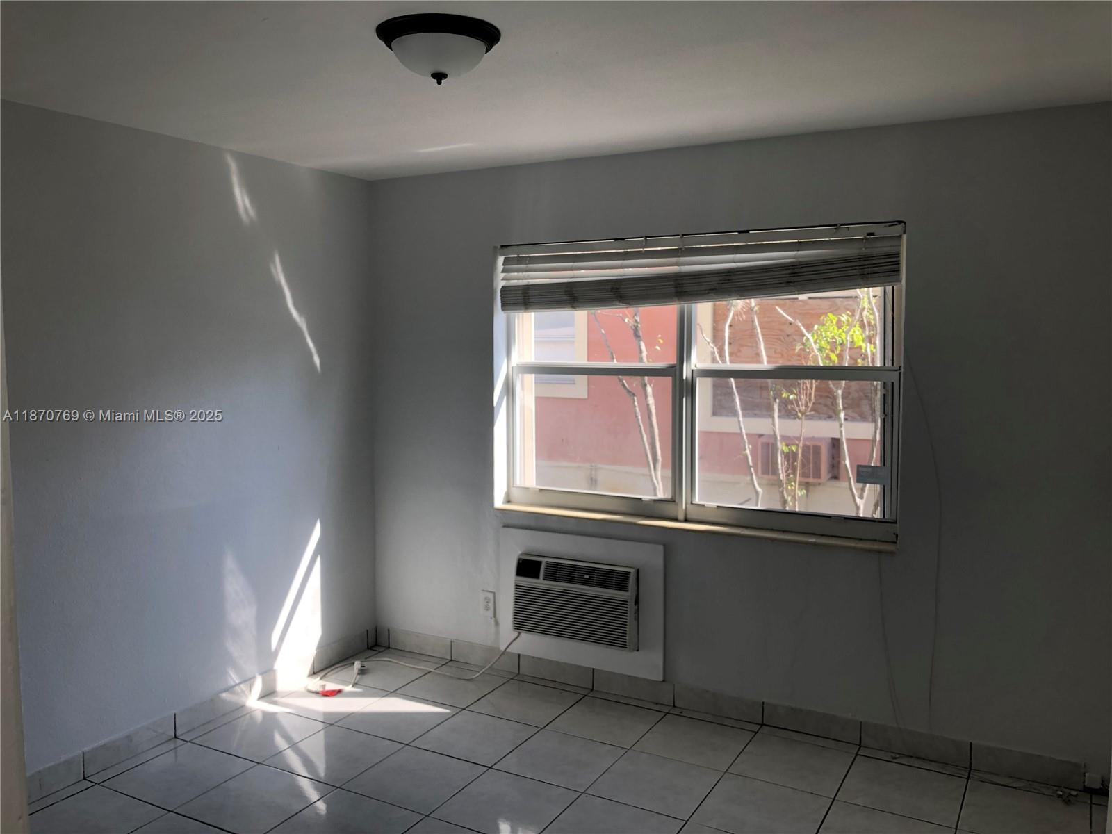 HOLLYWOOD - Residential Income