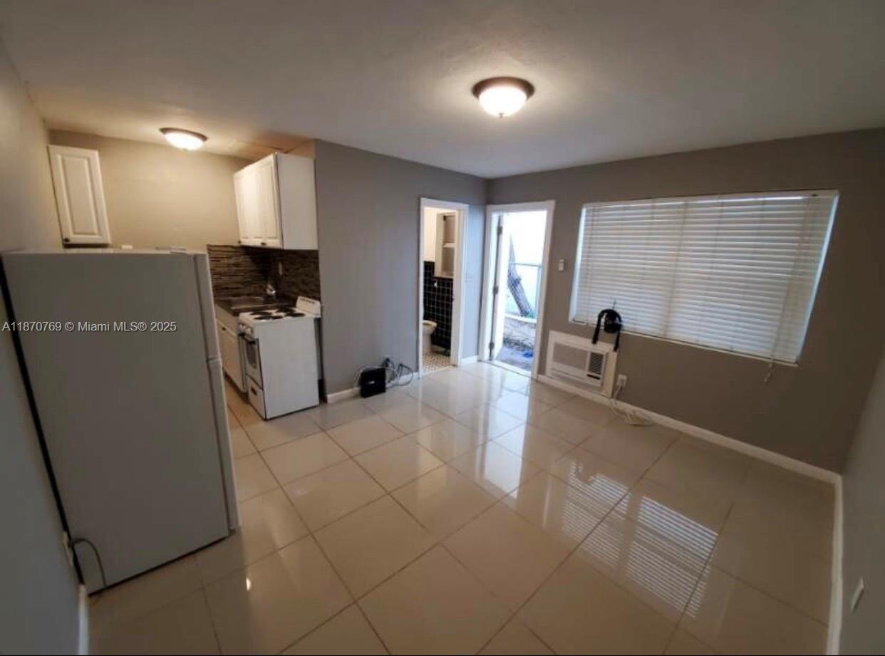 HOLLYWOOD - Residential Income