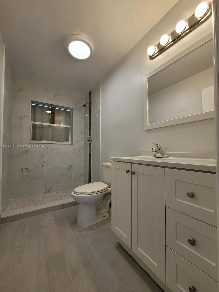 HOLLYWOOD - Residential Income