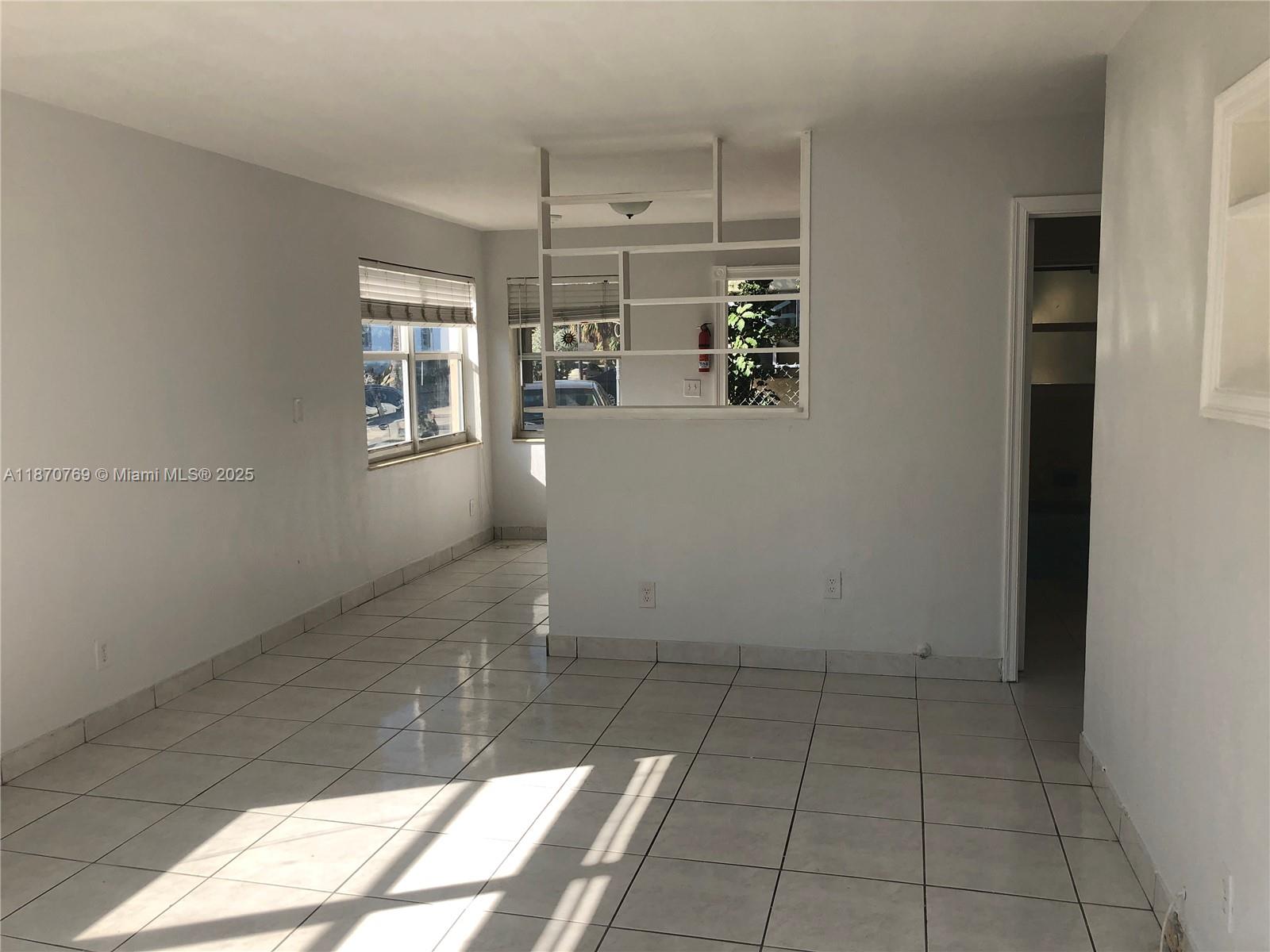 HOLLYWOOD - Residential Income