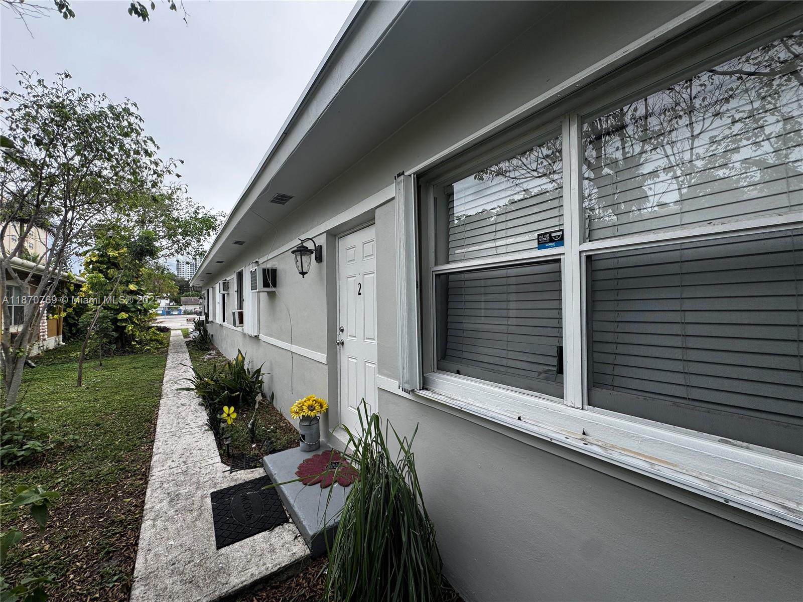 HOLLYWOOD - Residential Income