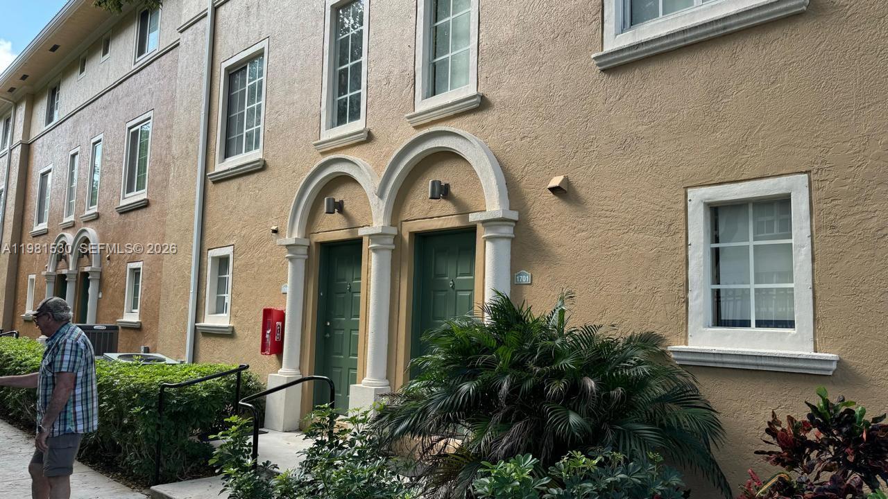 2991 NE 185th St 1702