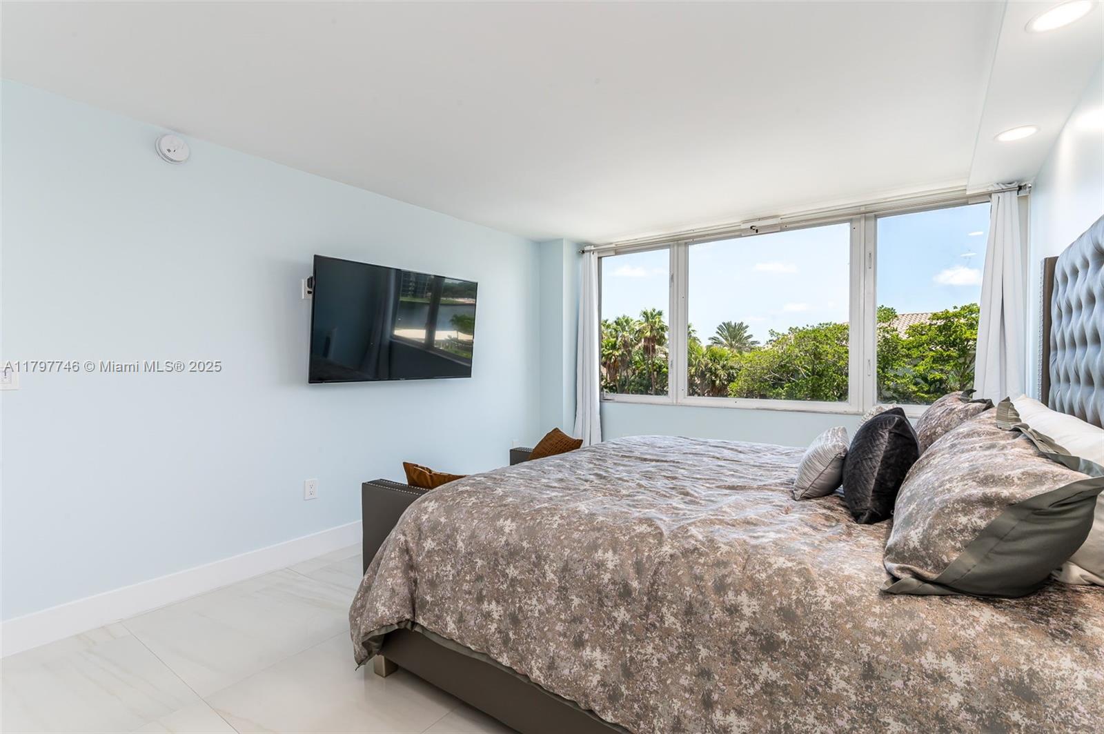 REGENCY HIGHLAND - Residential Lease