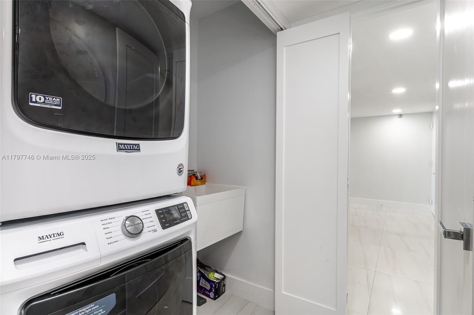 REGENCY HIGHLAND - Residential Lease