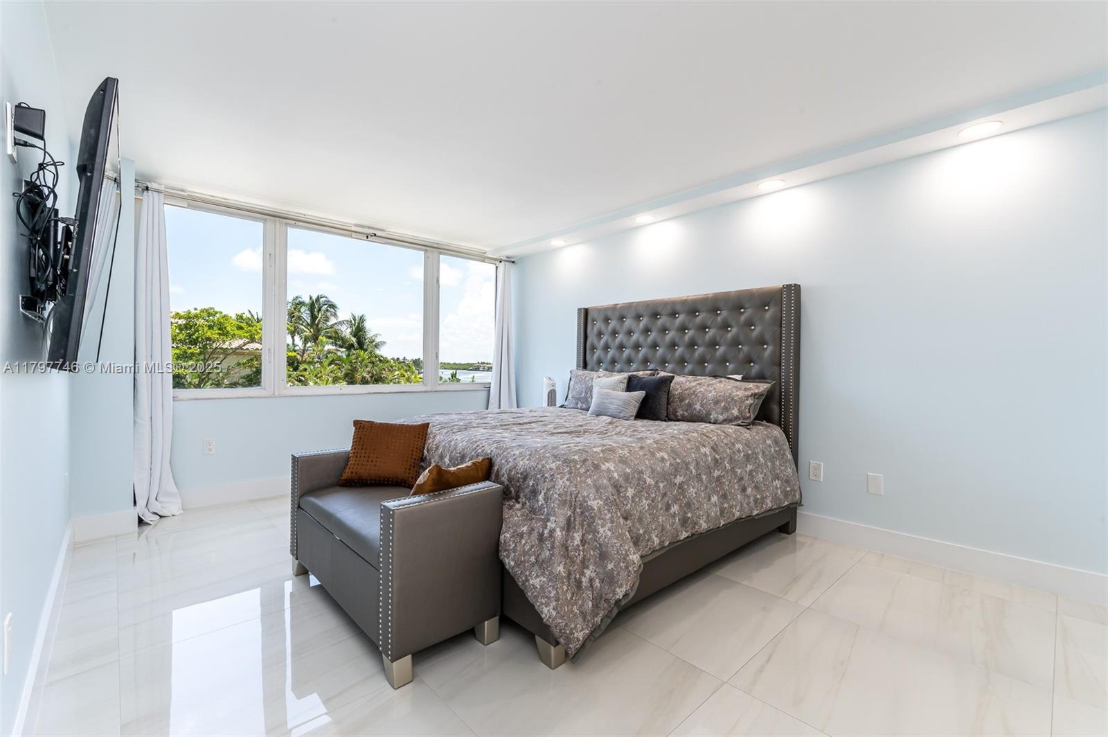REGENCY HIGHLAND - Residential Lease