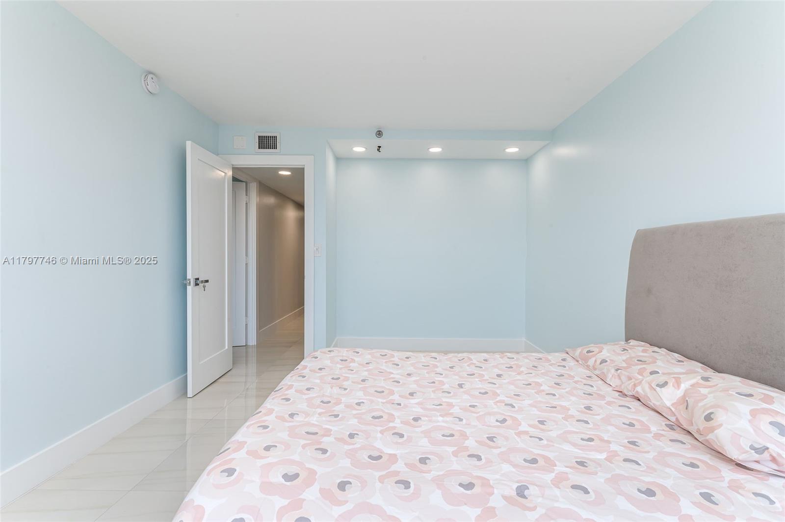REGENCY HIGHLAND - Residential Lease