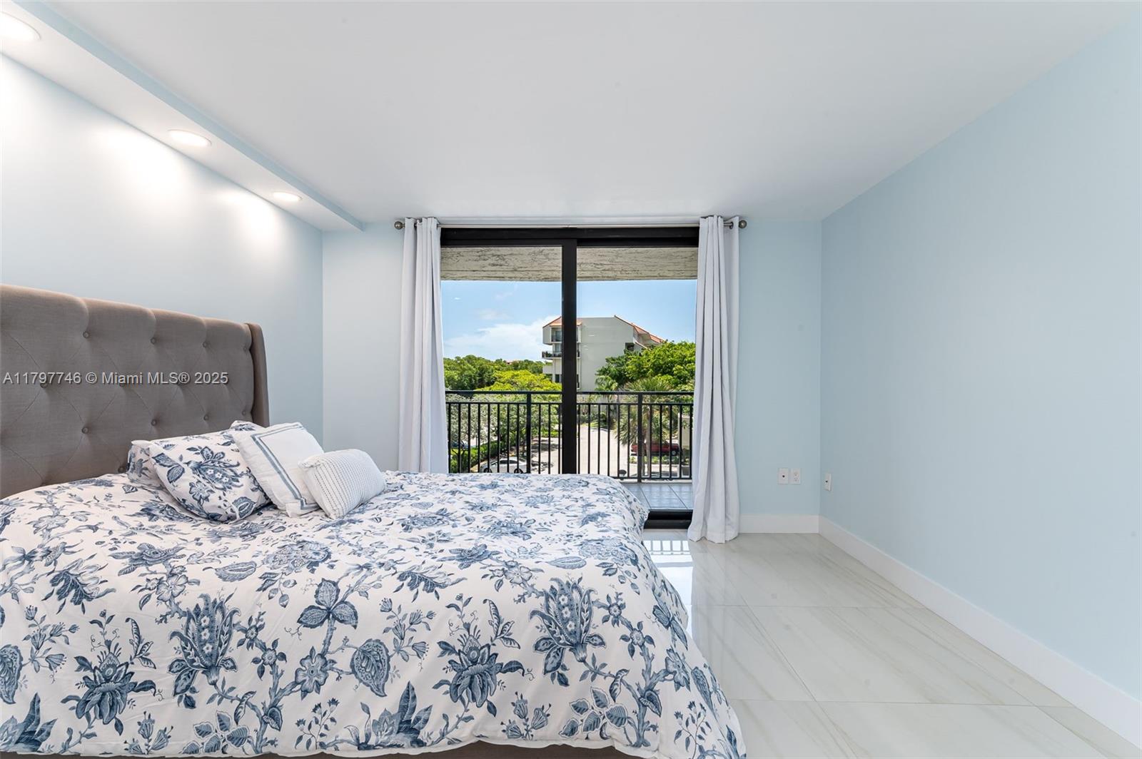 REGENCY HIGHLAND - Residential Lease