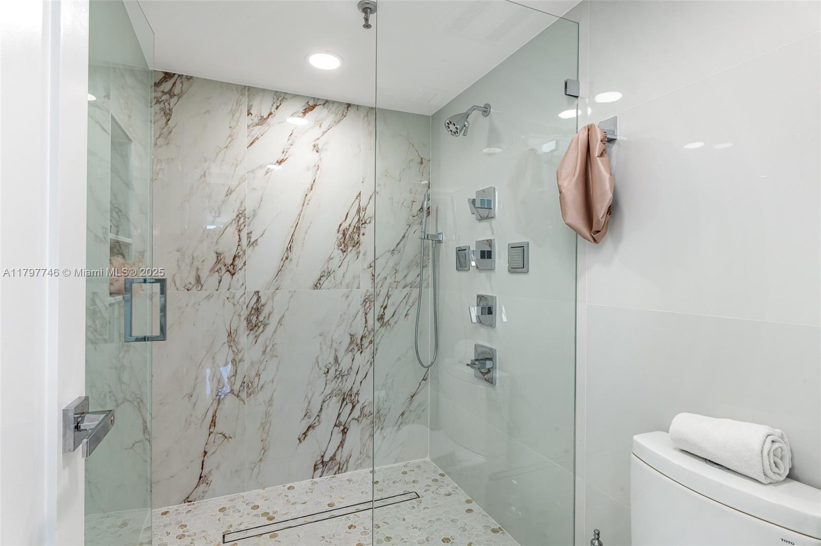 REGENCY HIGHLAND - Residential Lease