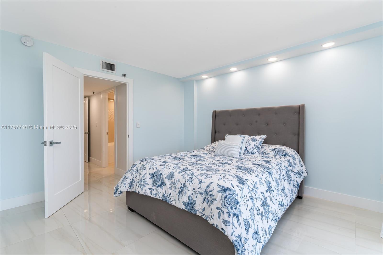 REGENCY HIGHLAND - Residential Lease