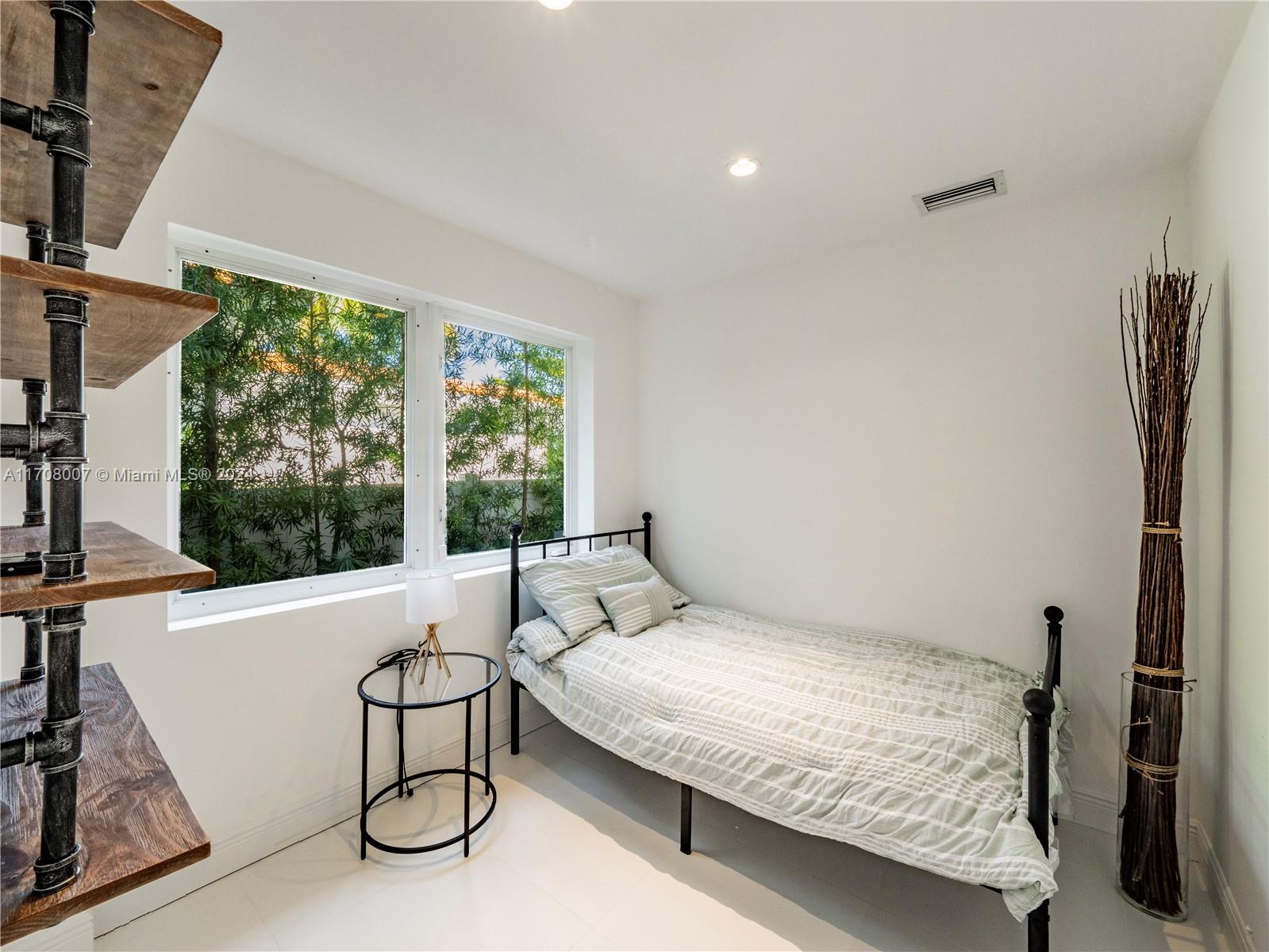 NAUTILUS SUB - Residential Lease
