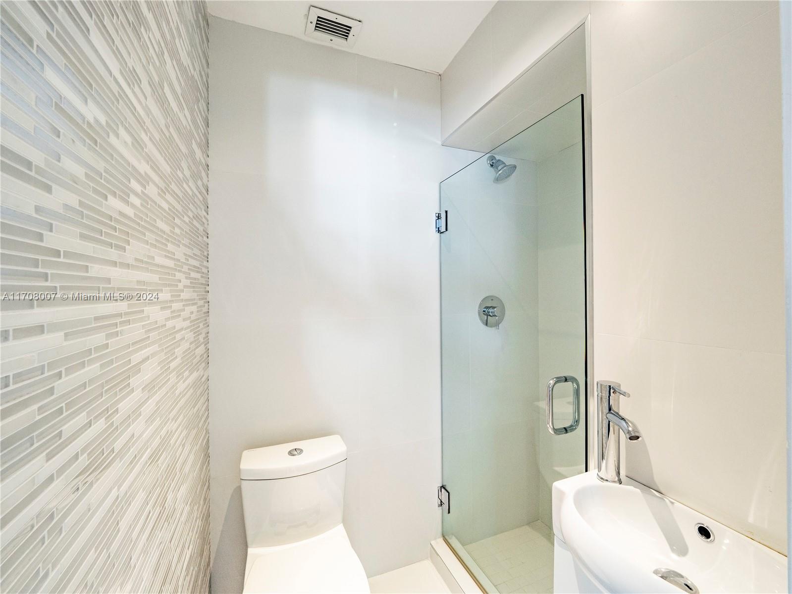 NAUTILUS SUB - Residential Lease