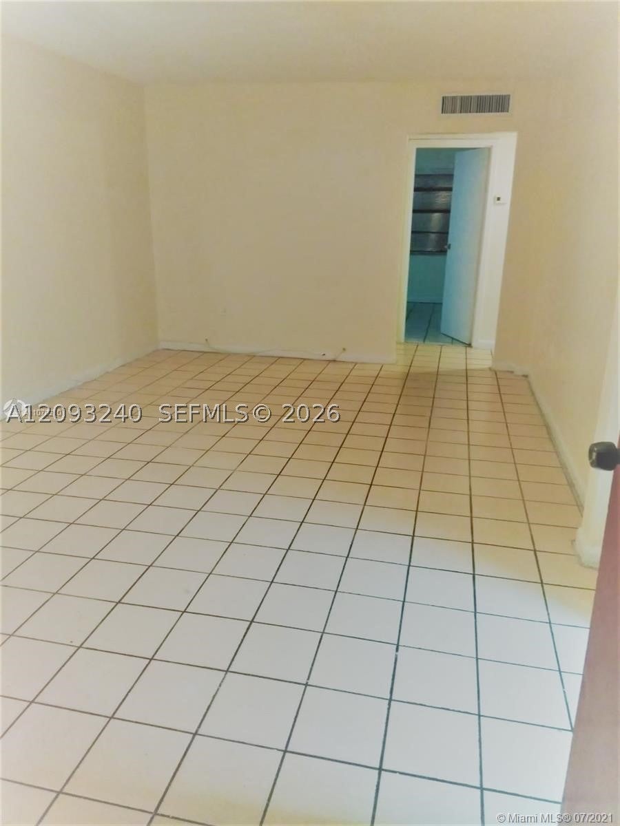 1325 W 68th St 221