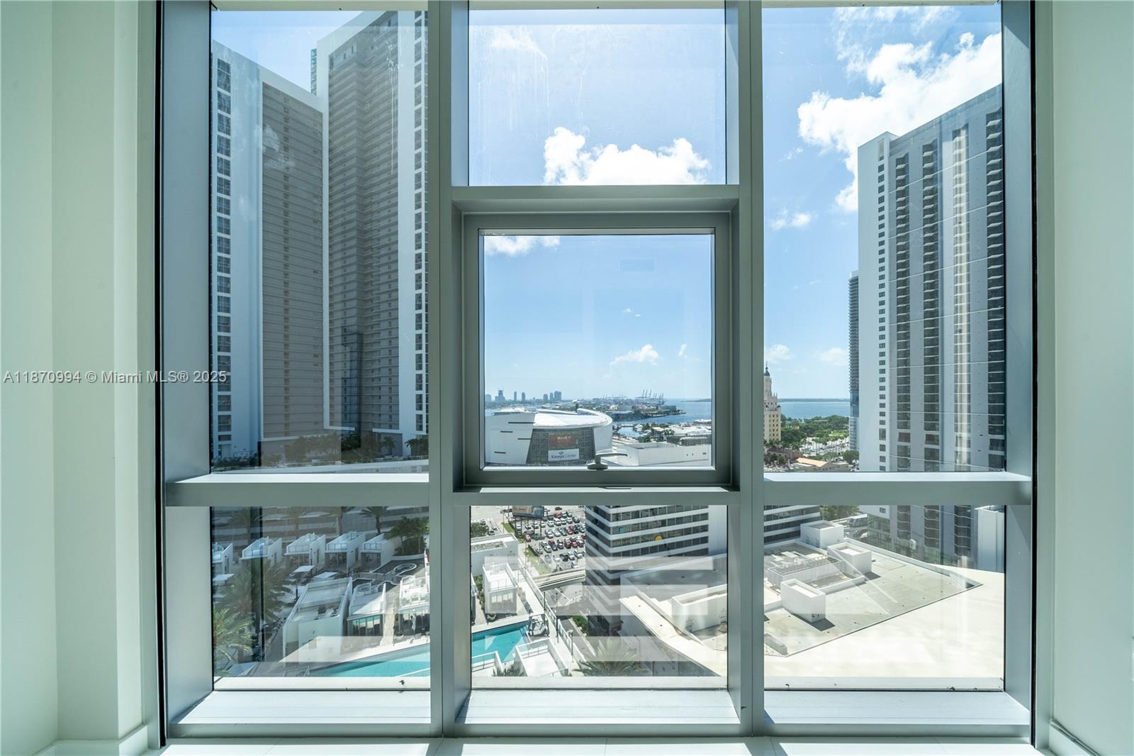 PARAMOUNT MIAMI WORLDCENT - Residential Lease