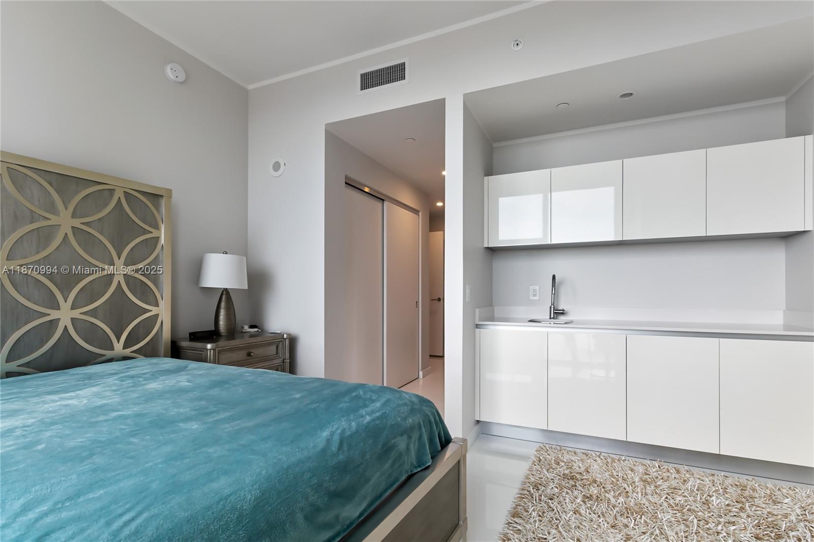 PARAMOUNT MIAMI WORLDCENT - Residential Lease