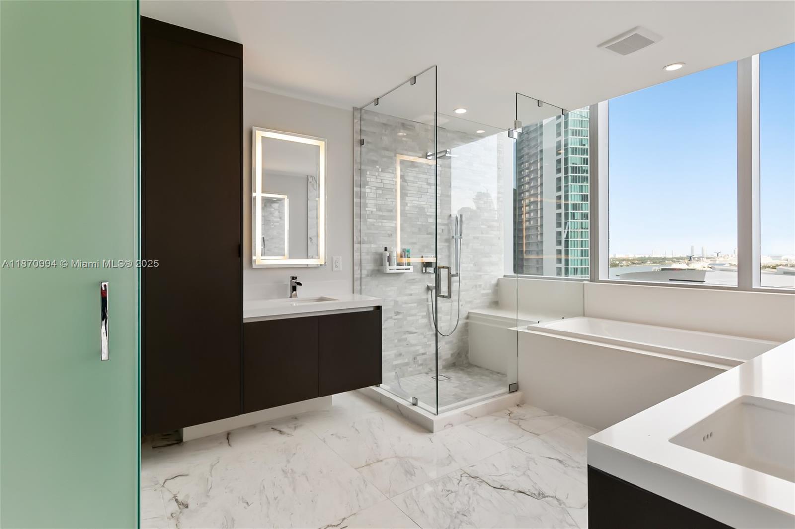 PARAMOUNT MIAMI WORLDCENT - Residential Lease