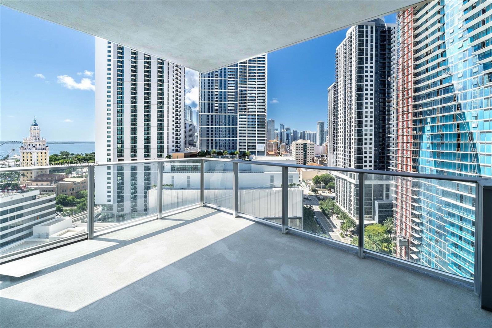 PARAMOUNT MIAMI WORLDCENT - Residential Lease