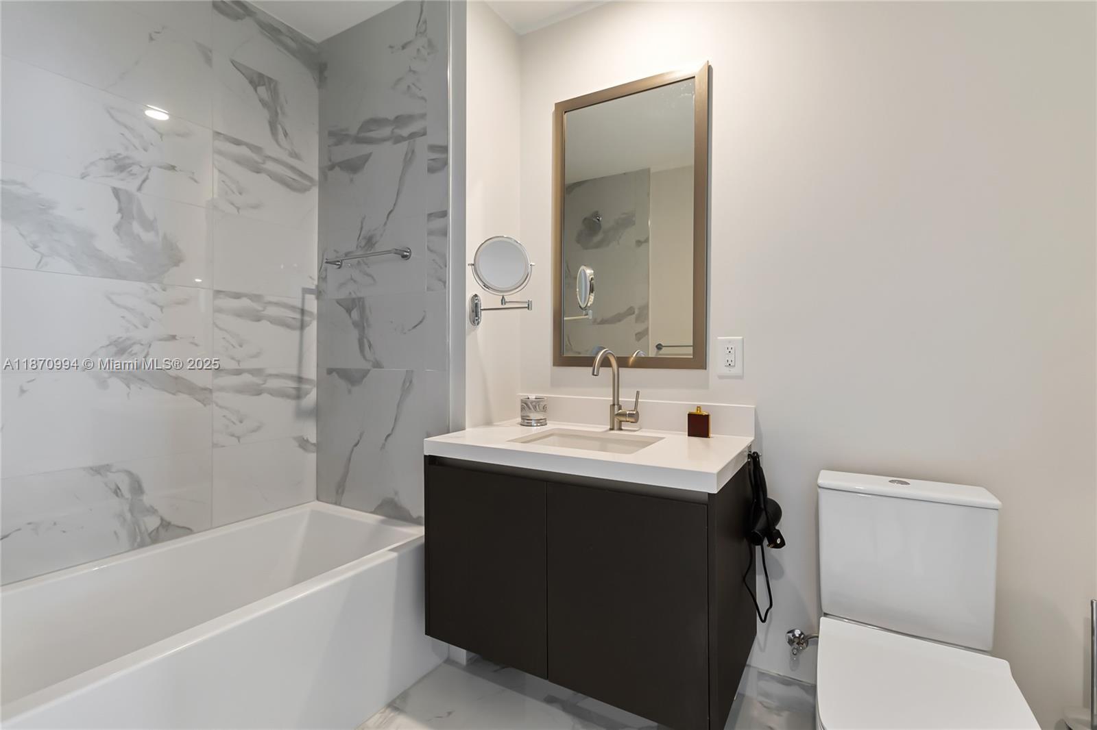 PARAMOUNT MIAMI WORLDCENT - Residential Lease