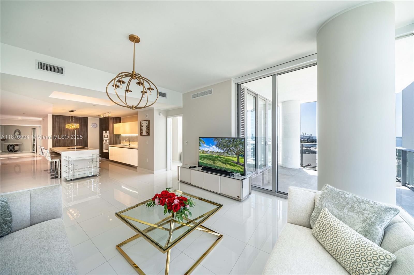 PARAMOUNT MIAMI WORLDCENT - Residential Lease