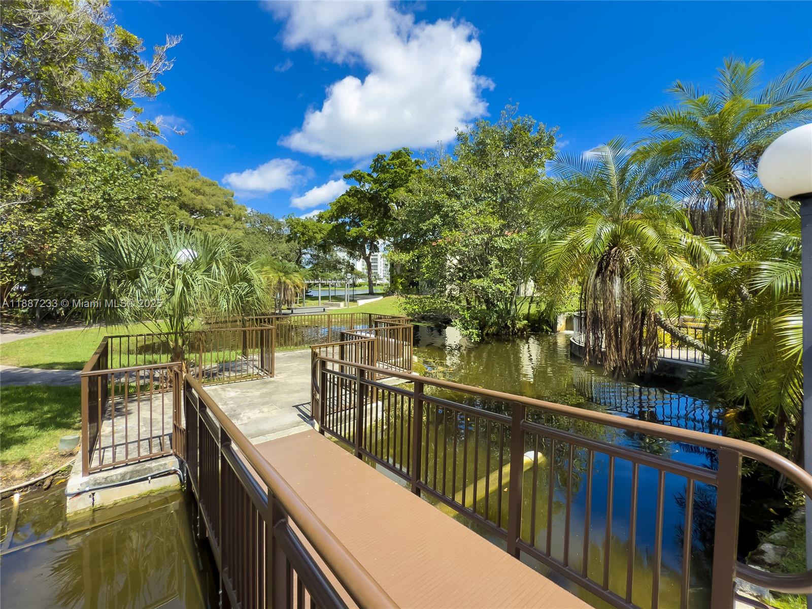CYPRESS BEND CONDOMINIUM - Residential