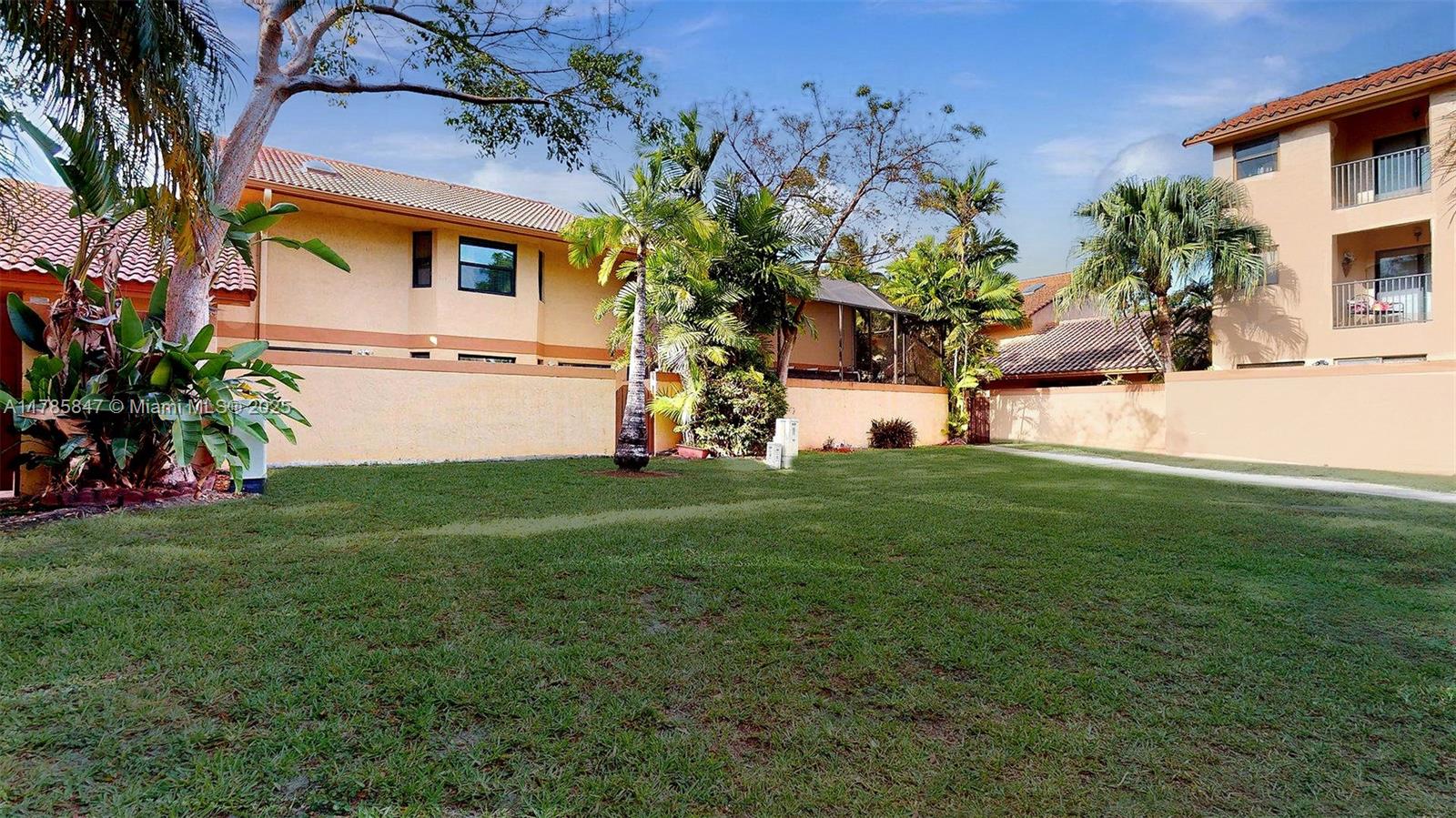 PEMBROKE LAKES SOUTH - Residential