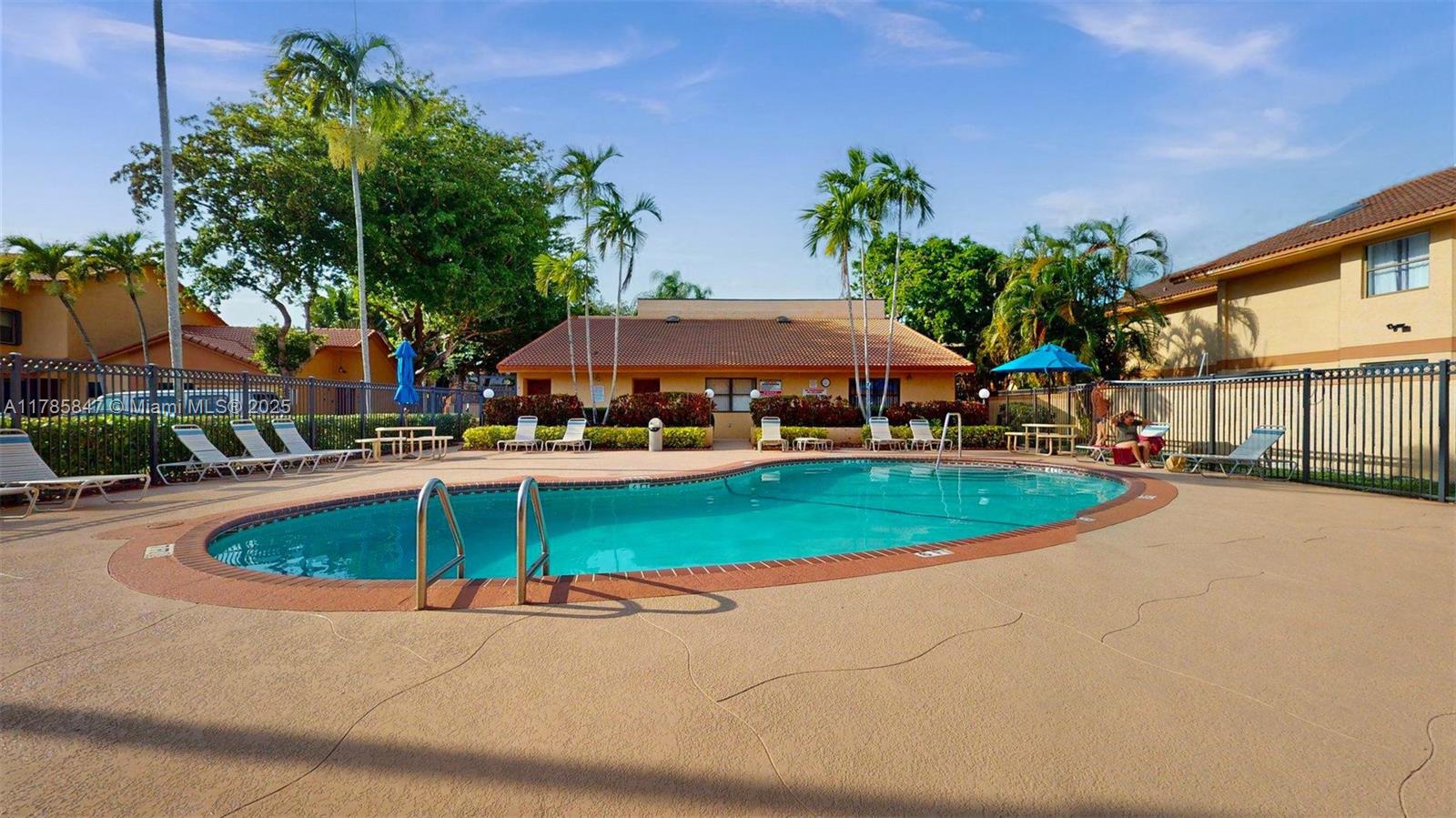 PEMBROKE LAKES SOUTH - Residential