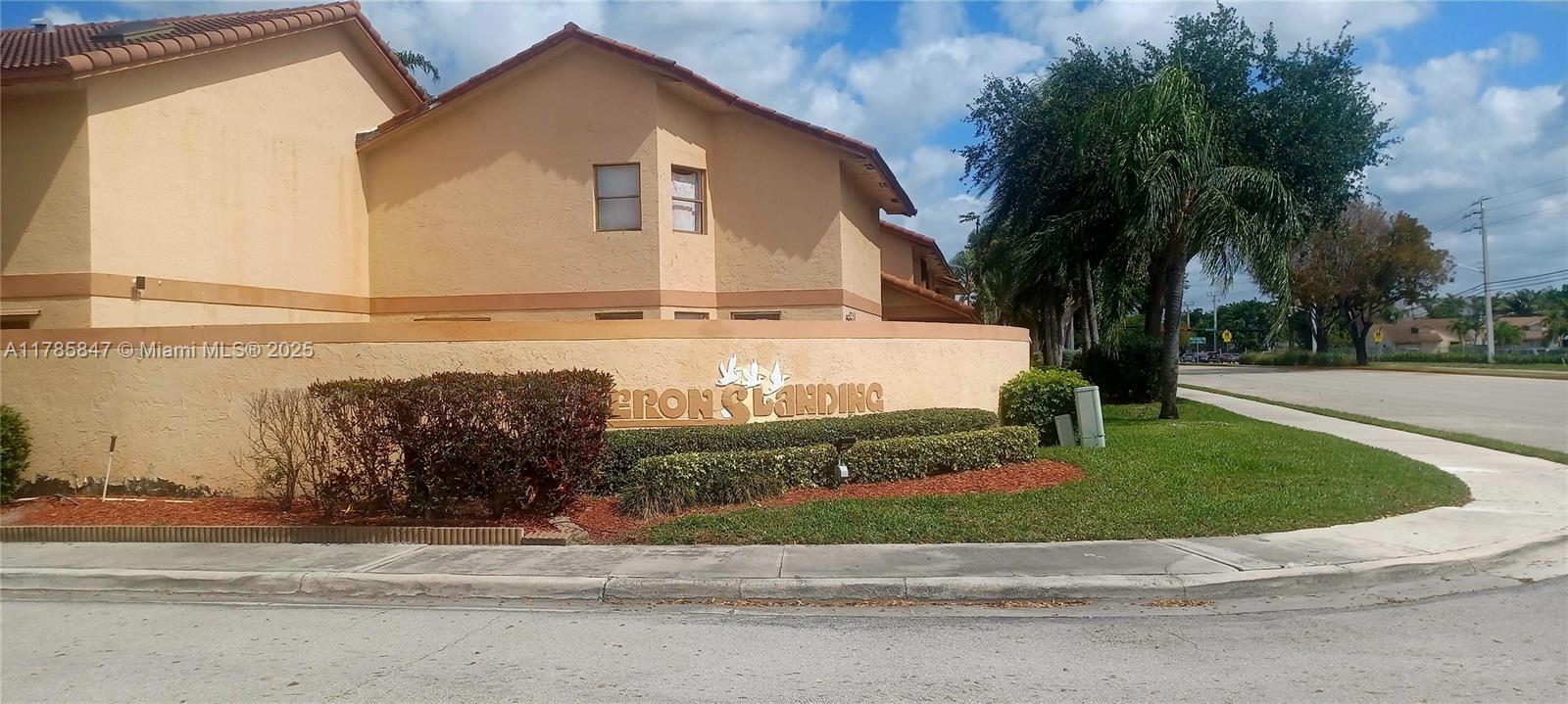 Property for Sale at 11282 Sw 9th Ct, Pembroke Pines, Miami-Dade County, Florida - Bedrooms: 3 
Bathrooms: 3  - $490,000