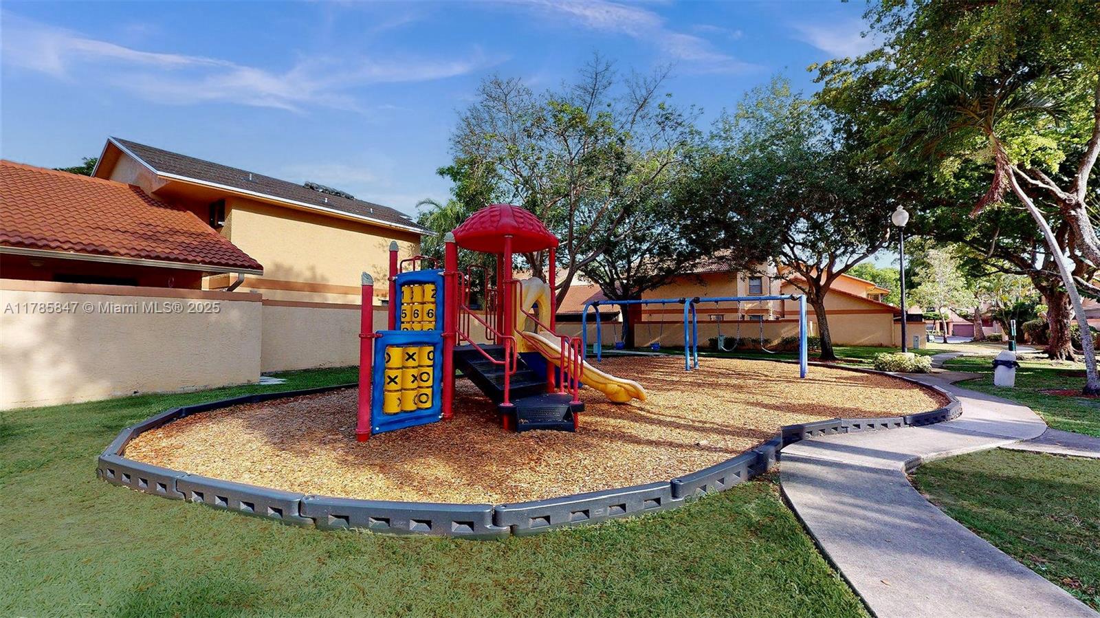 PEMBROKE LAKES SOUTH - Residential