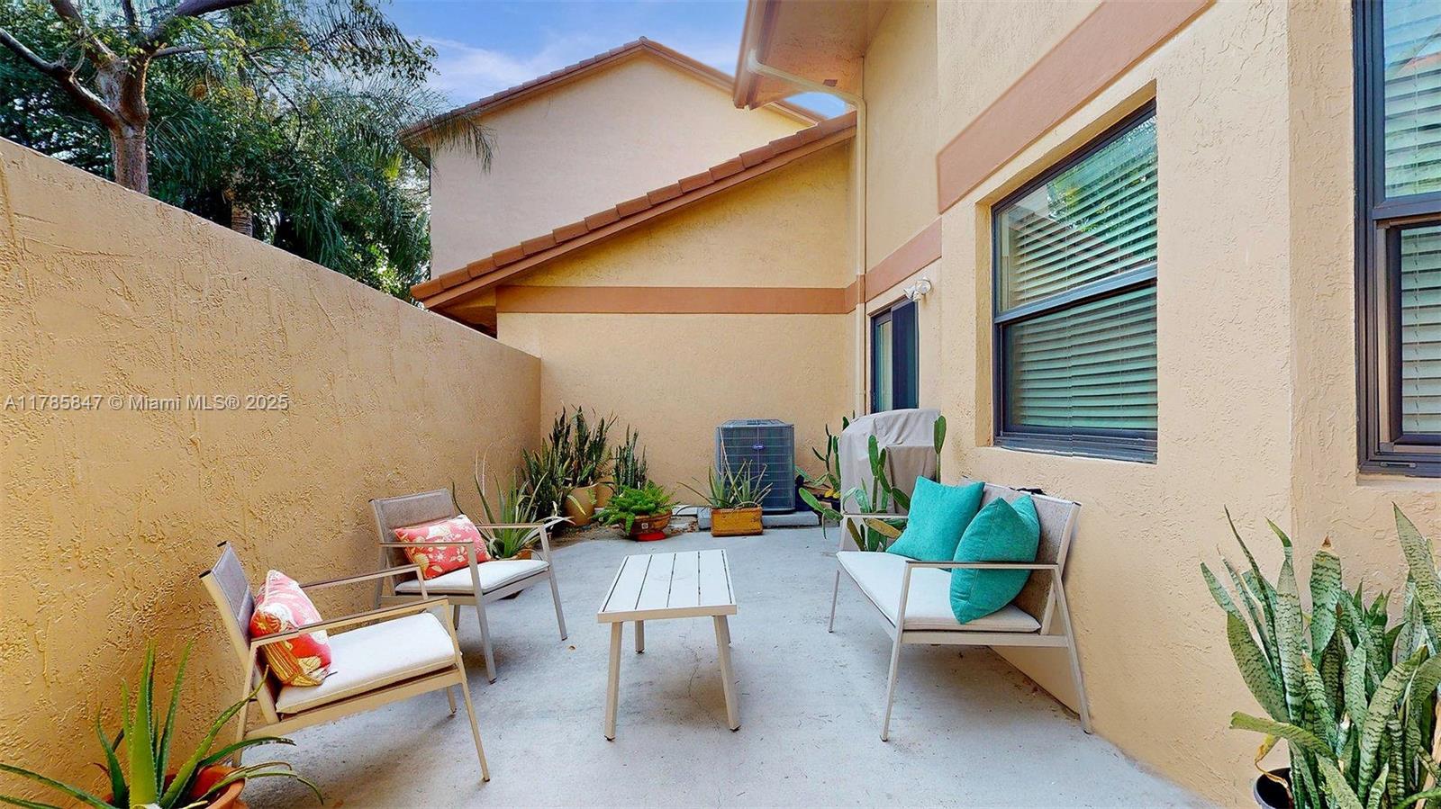 PEMBROKE LAKES SOUTH - Residential