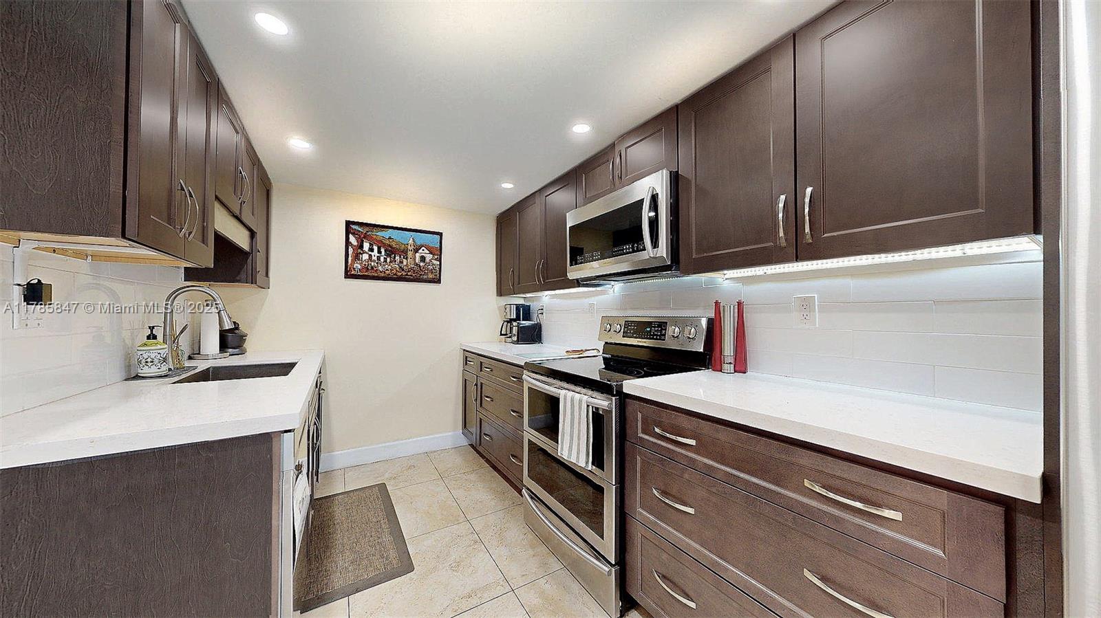PEMBROKE LAKES SOUTH - Residential
