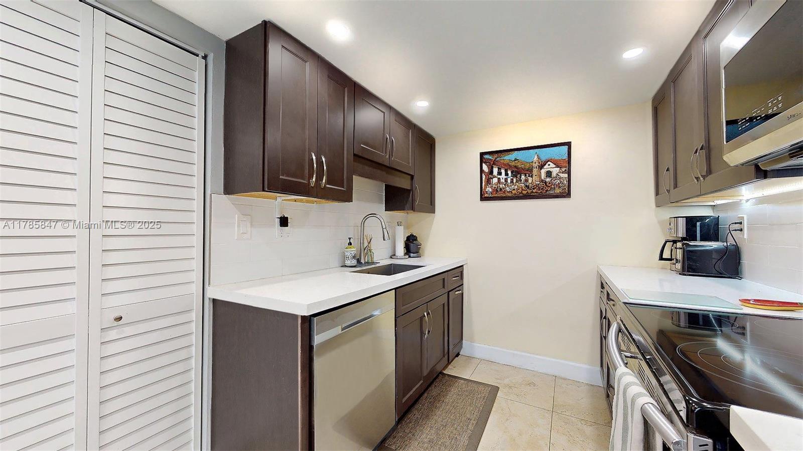 PEMBROKE LAKES SOUTH - Residential