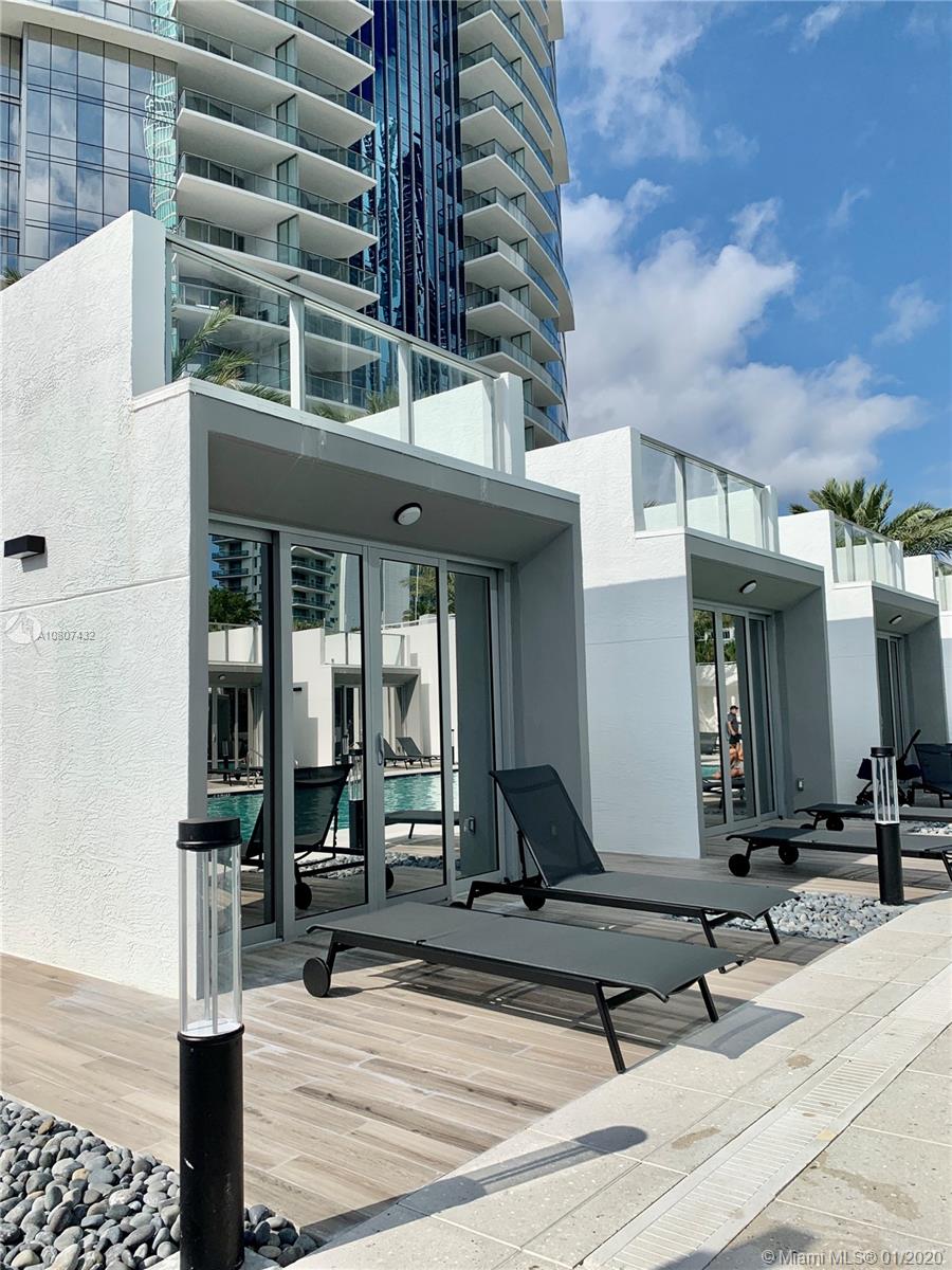 PARAMOUNT MIAMI - Residential Lease