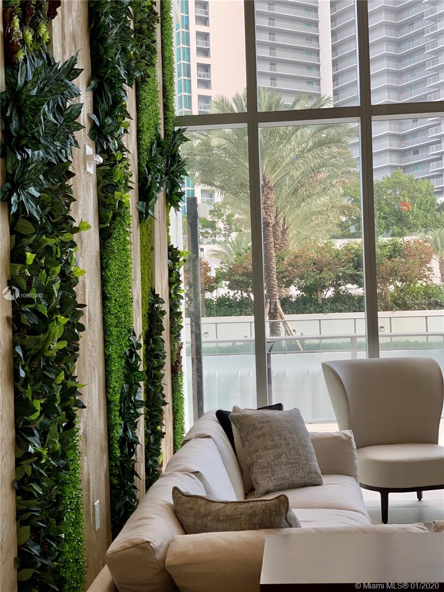 PARAMOUNT MIAMI - Residential Lease