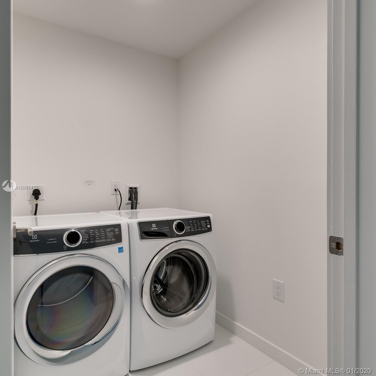 PARAMOUNT MIAMI - Residential Lease