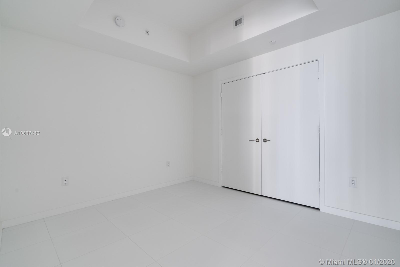 PARAMOUNT MIAMI - Residential Lease