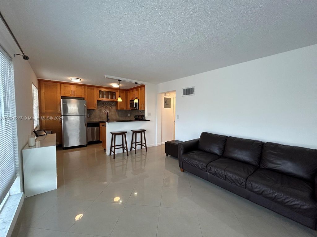 Photo of 2862 NE 32nd St #10, Fort Lauderdale, FL 33306 (MLS # A11820227)