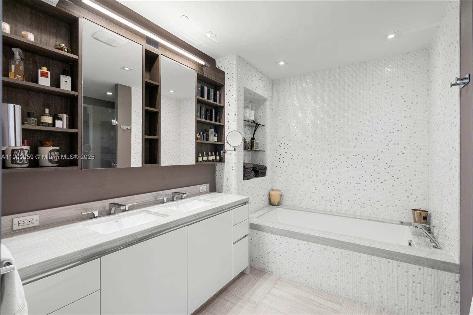 JADE SIGNATURE CONDO - Residential Lease