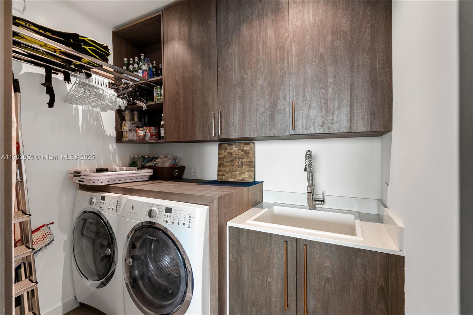 JADE SIGNATURE CONDO - Residential Lease