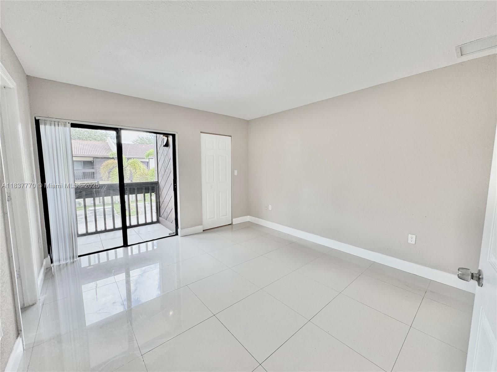 HOLLYWOOD RIDGE FARMS - Residential Lease