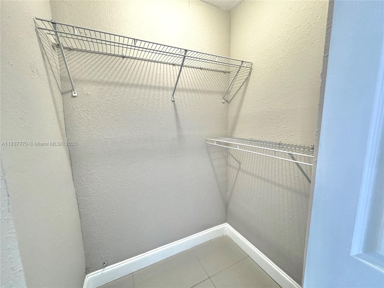 HOLLYWOOD RIDGE FARMS - Residential Lease