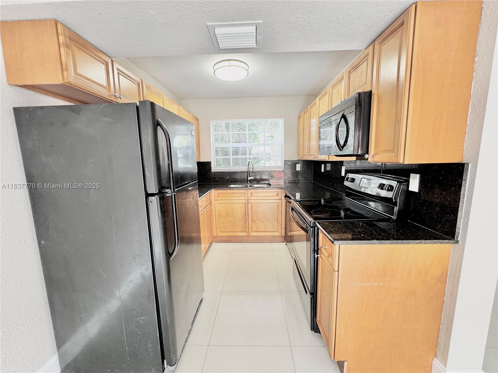 HOLLYWOOD RIDGE FARMS - Residential Lease