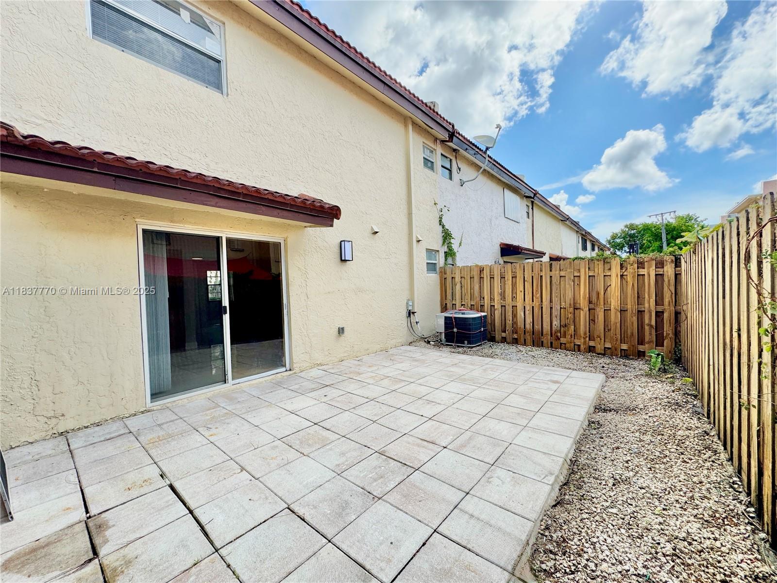 HOLLYWOOD RIDGE FARMS - Residential Lease