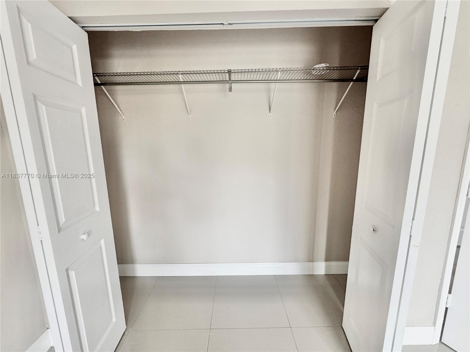 HOLLYWOOD RIDGE FARMS - Residential Lease