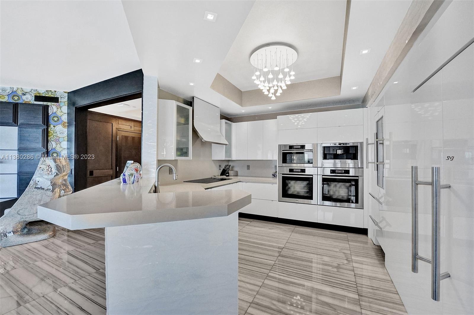 2711 HOLLYWOOD BEACH COND - Residential