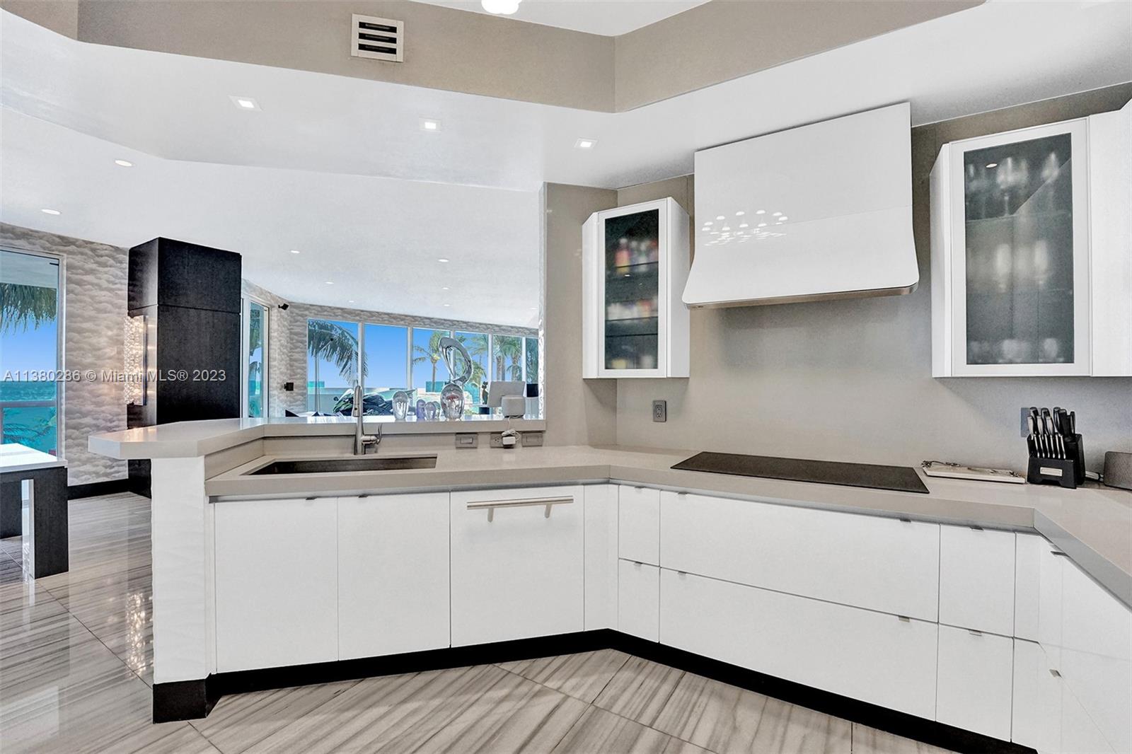 2711 HOLLYWOOD BEACH COND - Residential