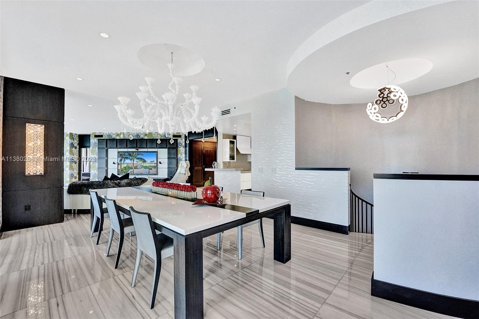 2711 HOLLYWOOD BEACH COND - Residential