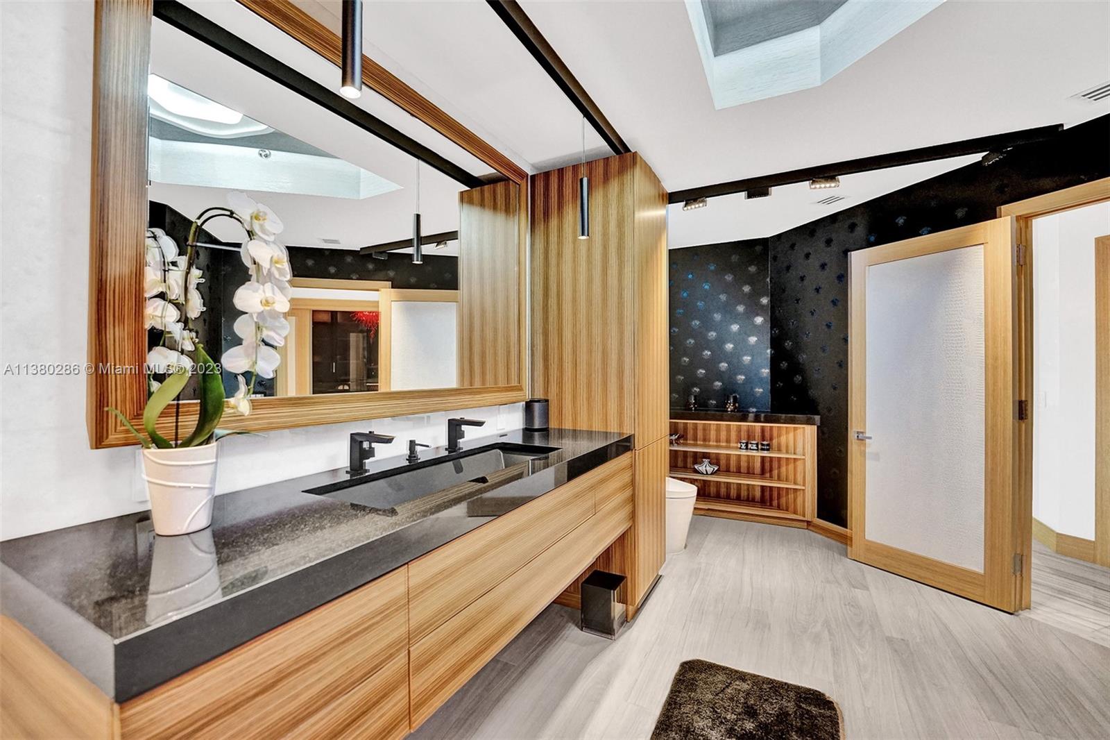 2711 HOLLYWOOD BEACH COND - Residential