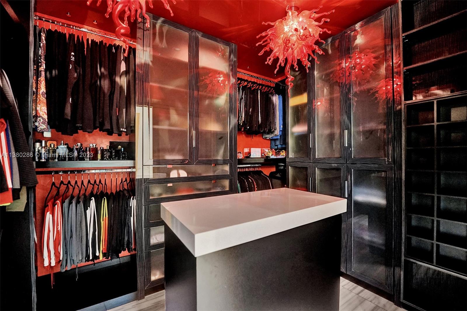 2711 HOLLYWOOD BEACH COND - Residential