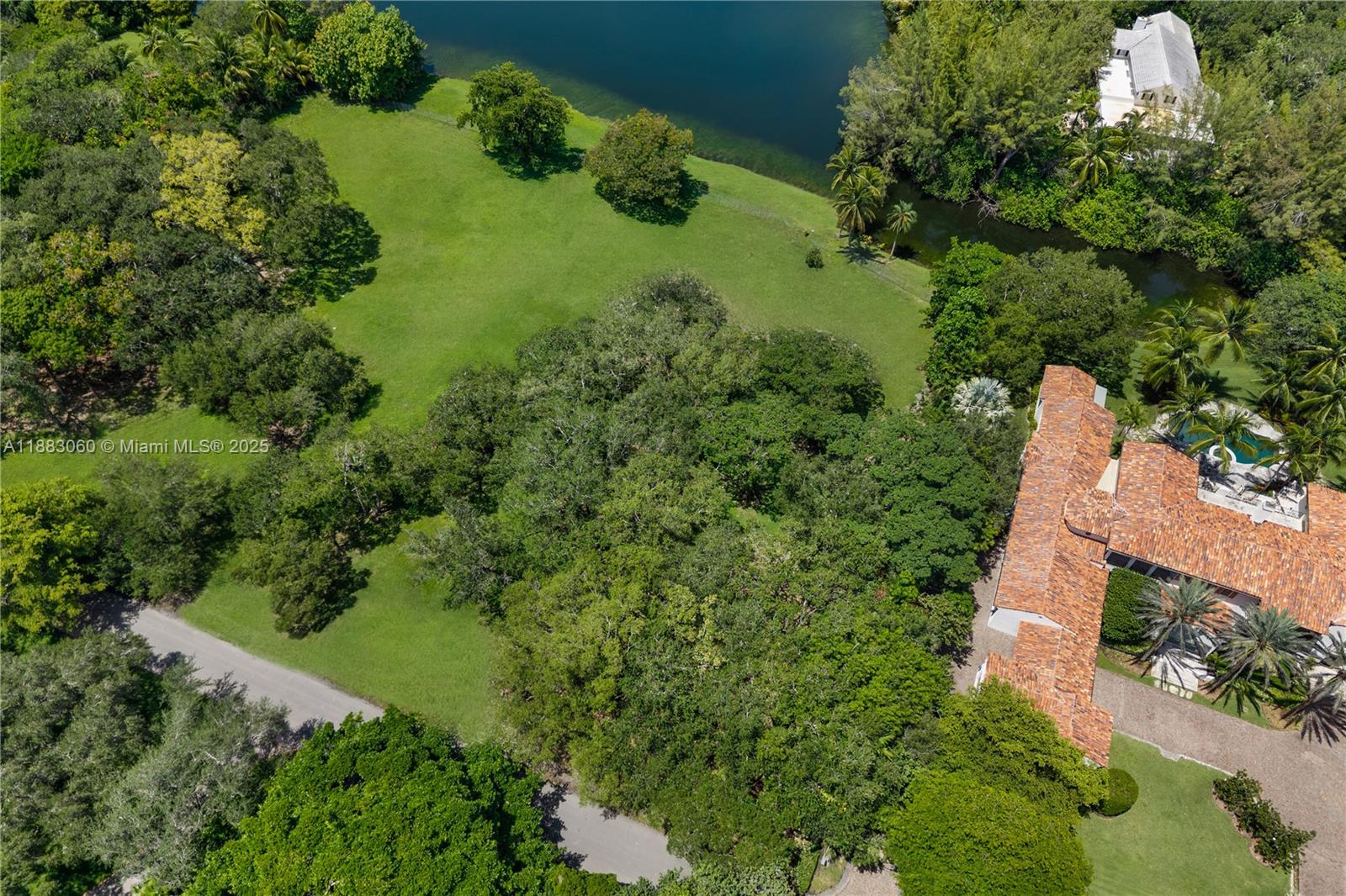 SNAPPER CREEK LAKES SUB - Land