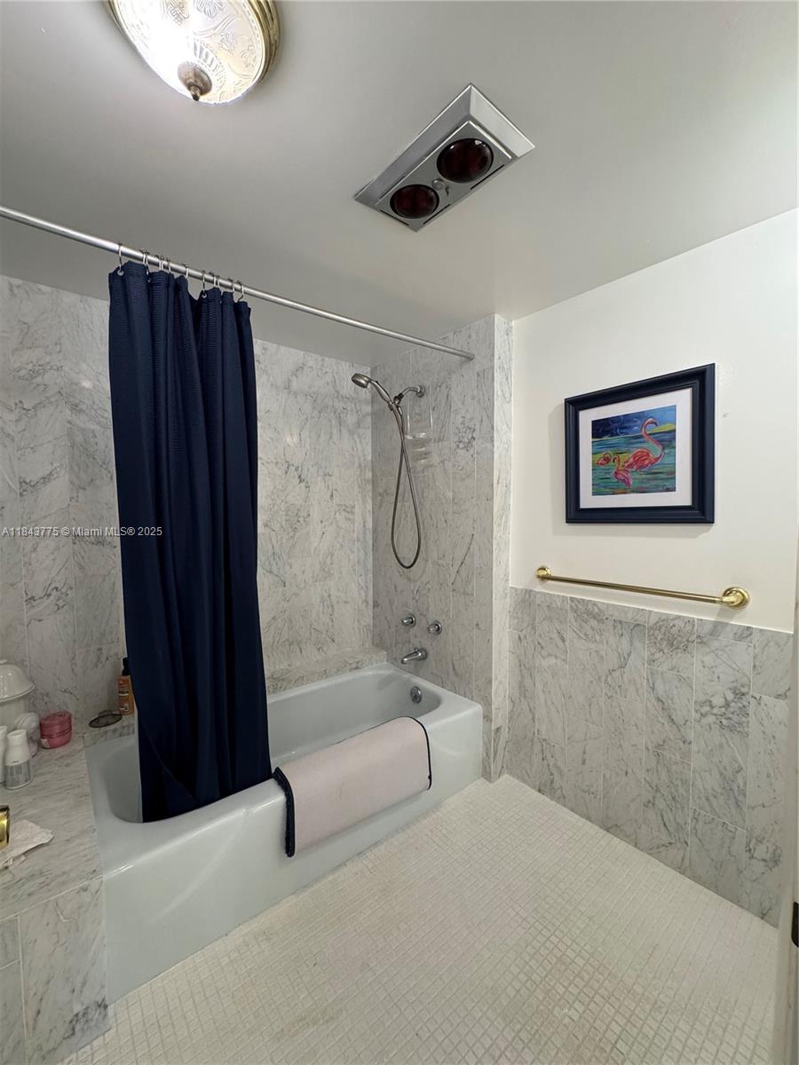 RIVIERA CONDO - Residential