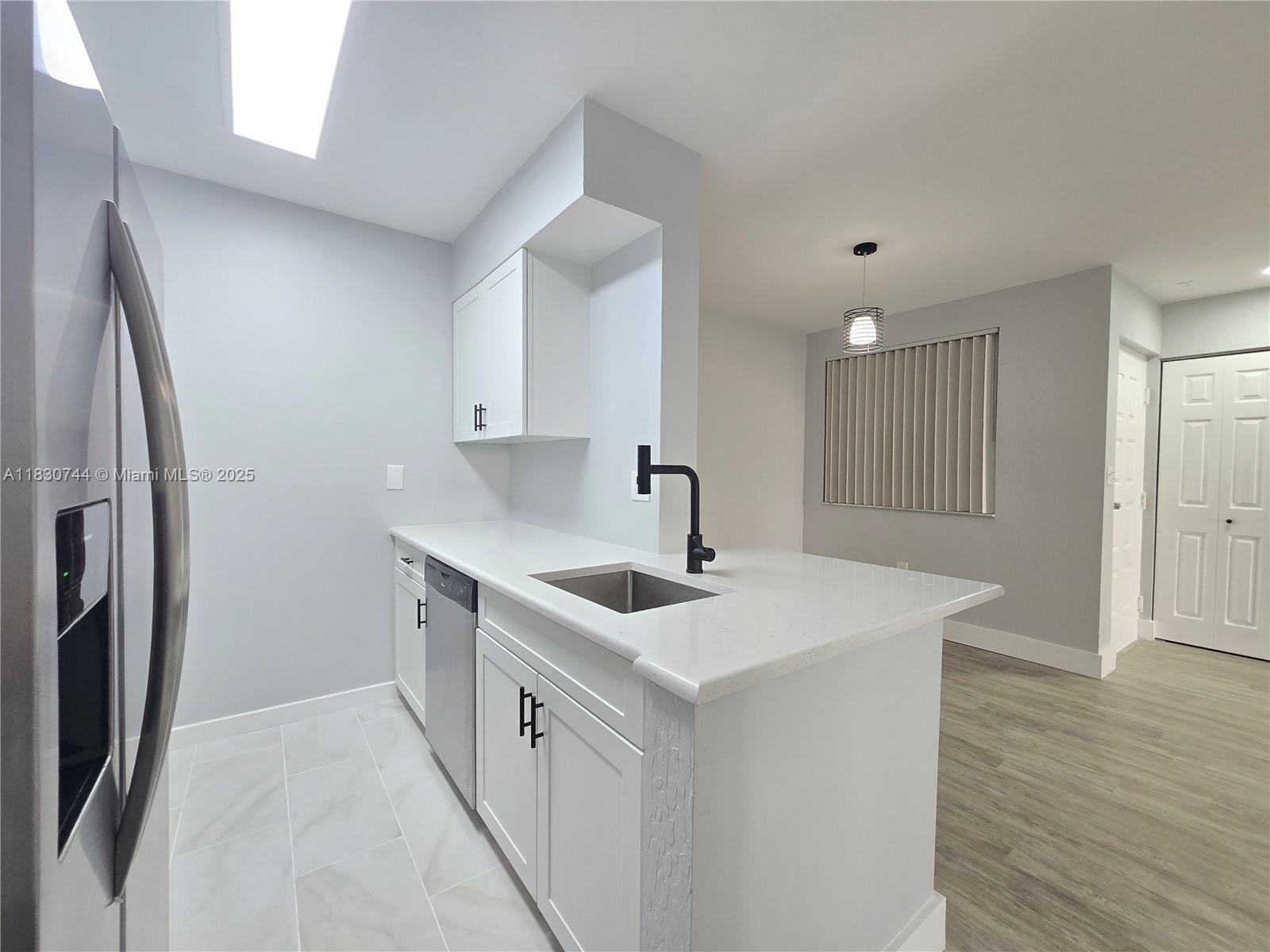 Resort Style Living - Beautiful 1 bed 1 bath Unit, freshly painted, remodeled kitchen with granite counter top, remodeled bath, new fans. New floor in kitchen and bathroom. Walk in closet master bedroom. Washer and dryer inside the unit. This Condo is located at Oakland Forest Community with a beautiful lake views, clubhouse and fitness center. Fabulous walkways and amenities including 3 swimming pools, 2 gyms, pool tables, hot tubs, barbecue picnic areas, vehicle wash spots and more. Pet friendly. Security patrol is available 24 hours. Primary buyers or Investors can rent Immediately. Just only 3 days approval!!